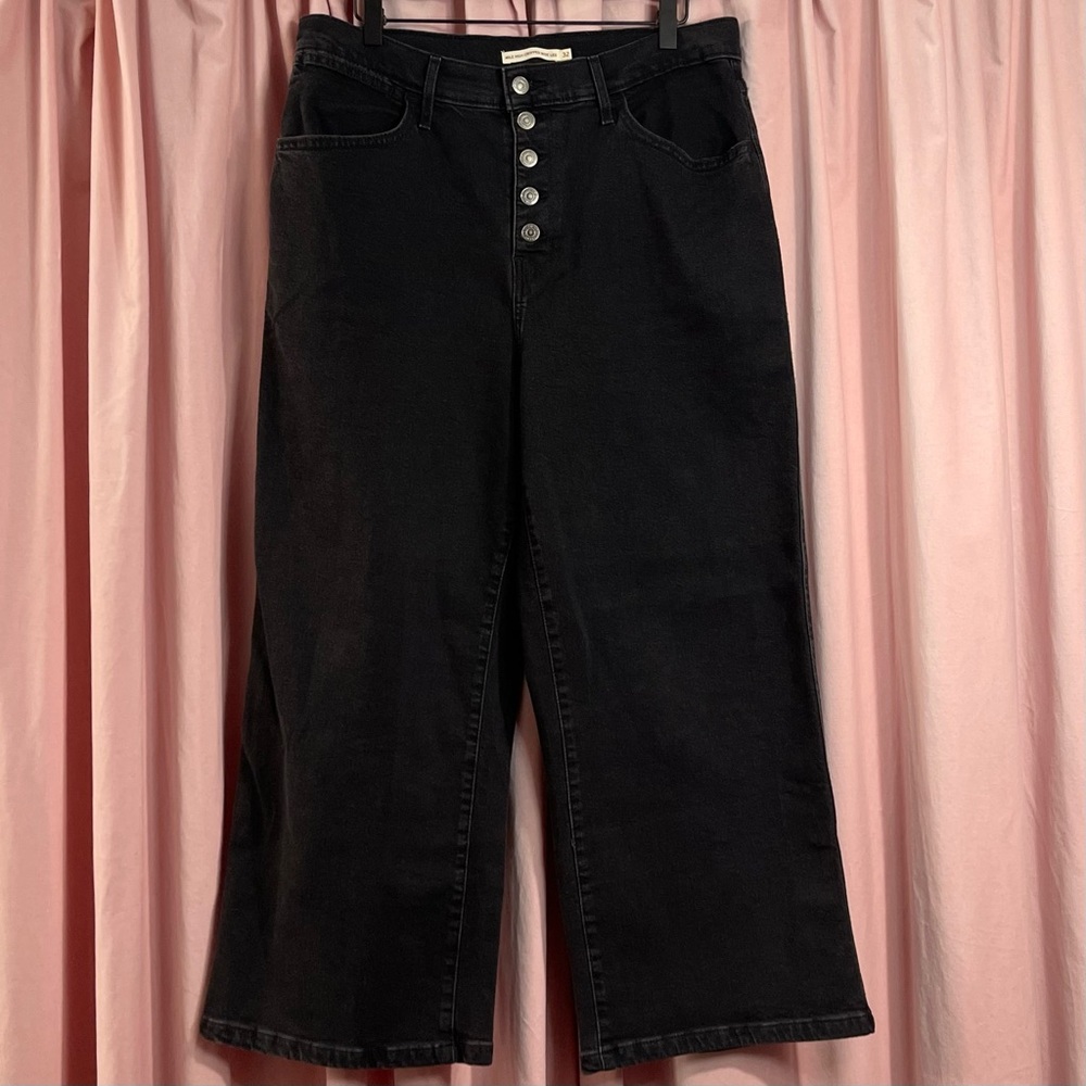 Levi’s wide leg cropped jeans